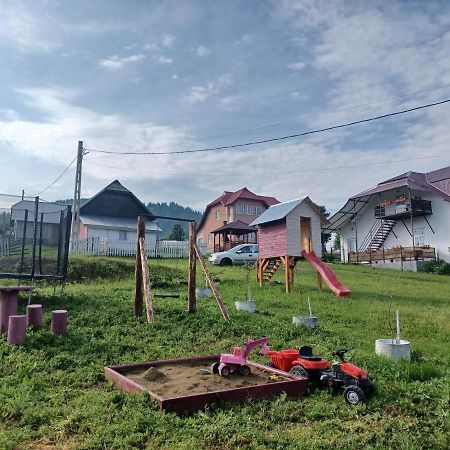 Casa Bucovina Dorna Candrenilor Ascutitele Eksteriør billede